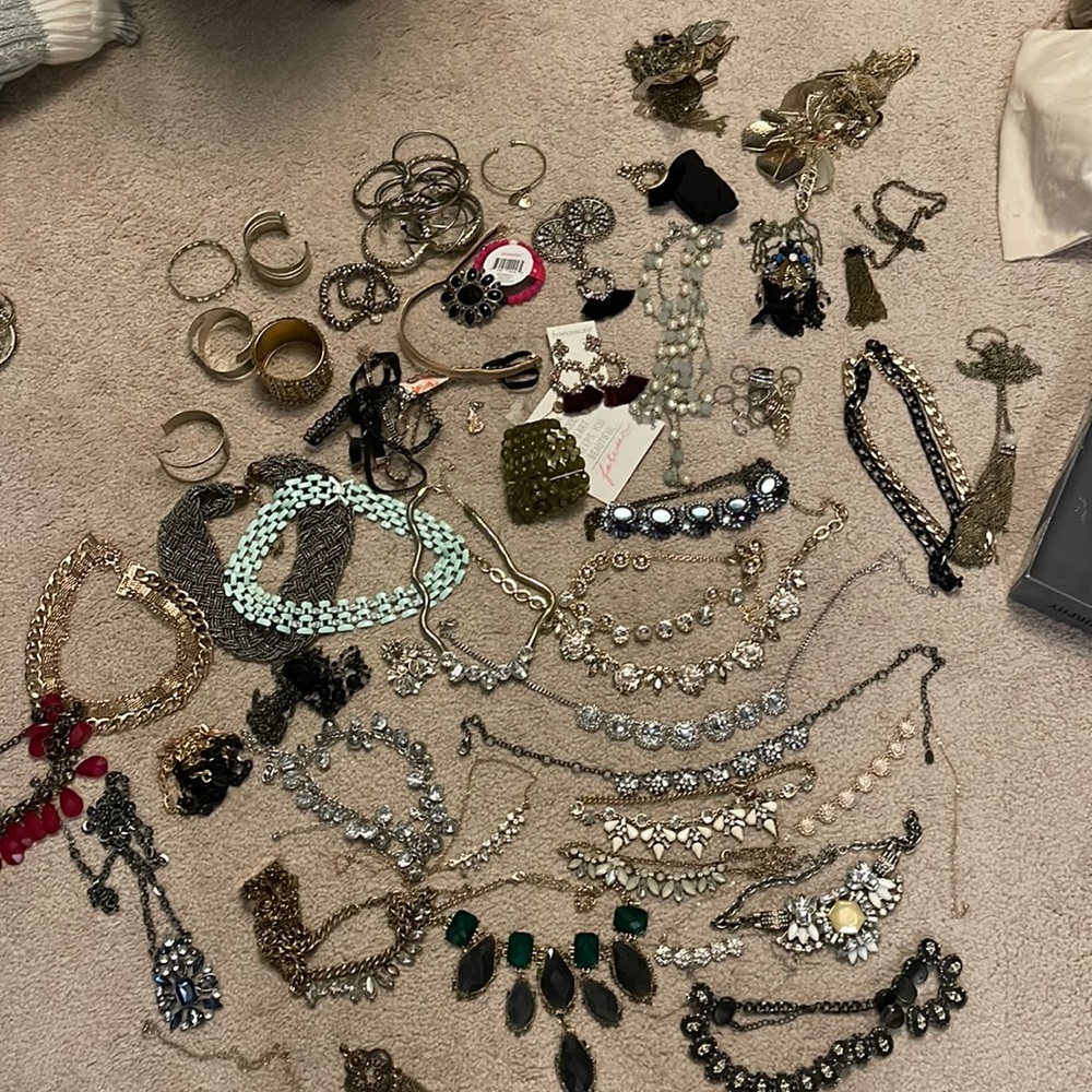 Miscellaneous jewelry lot